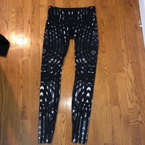 Lululemon pattern leggings